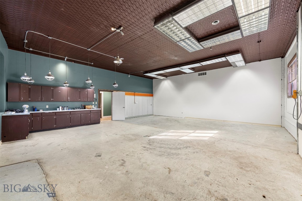 209 S Montana Street Property Photo 10