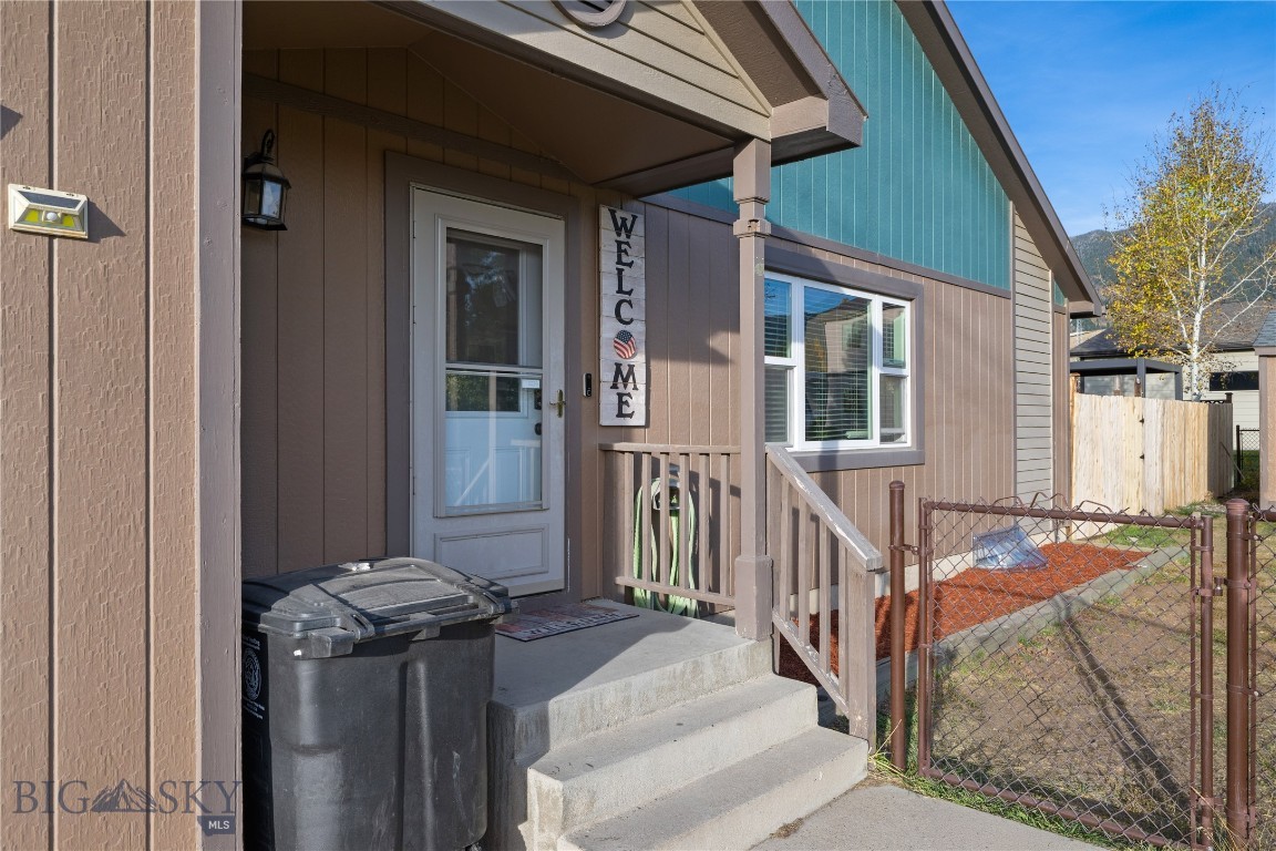 1616 Lafayette Property Photo 3