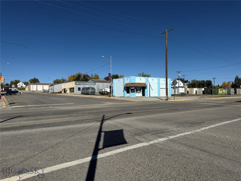 202 Central Avenue N Property Photo 1