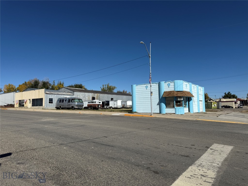 202 Central Avenue N Property Photo 2
