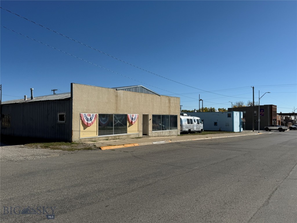 202 Central Avenue N Property Photo 4