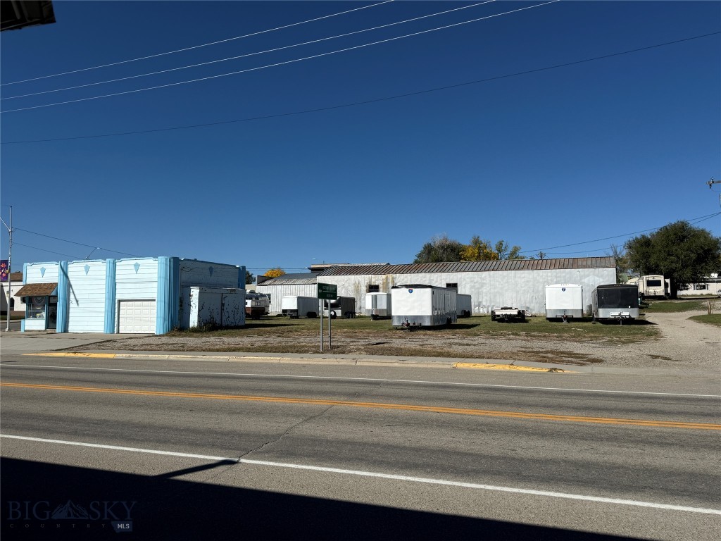 202 Central Avenue N Property Photo 6