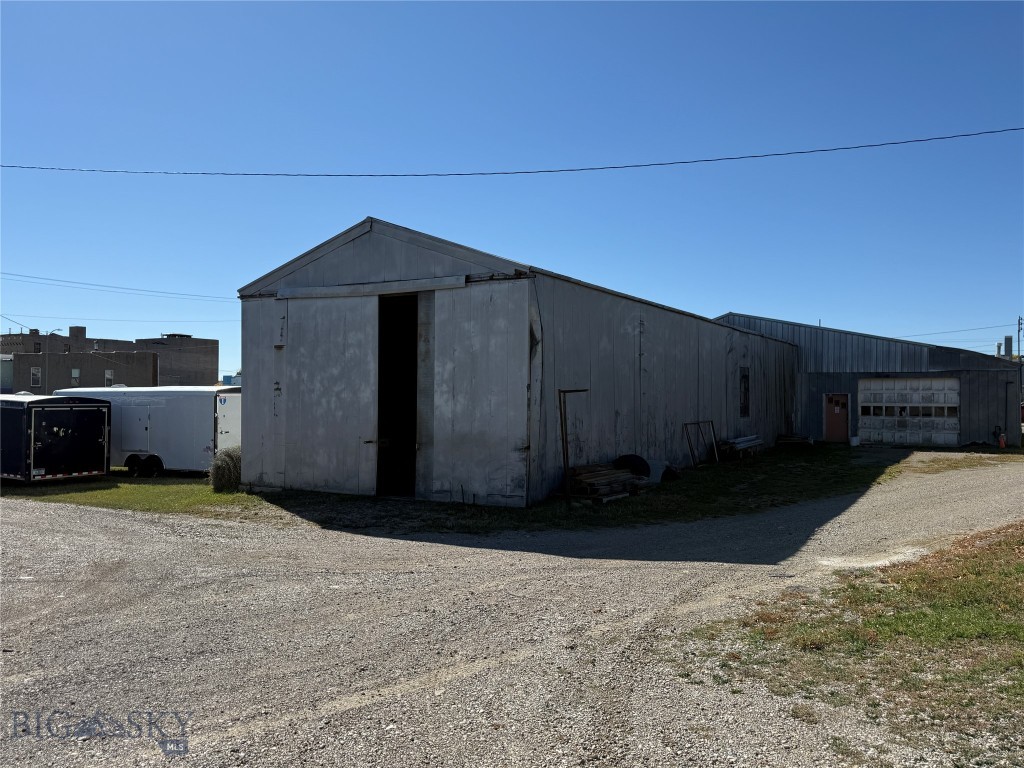 202 Central Avenue N Property Photo 8