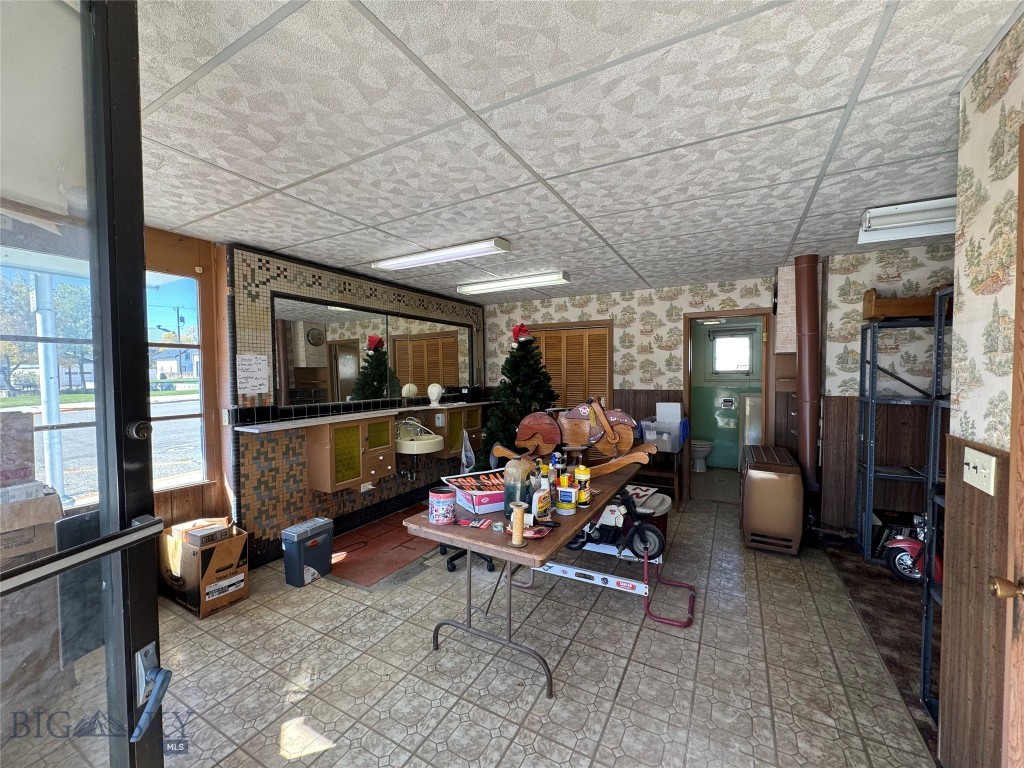 202 Central Avenue N Property Photo 11