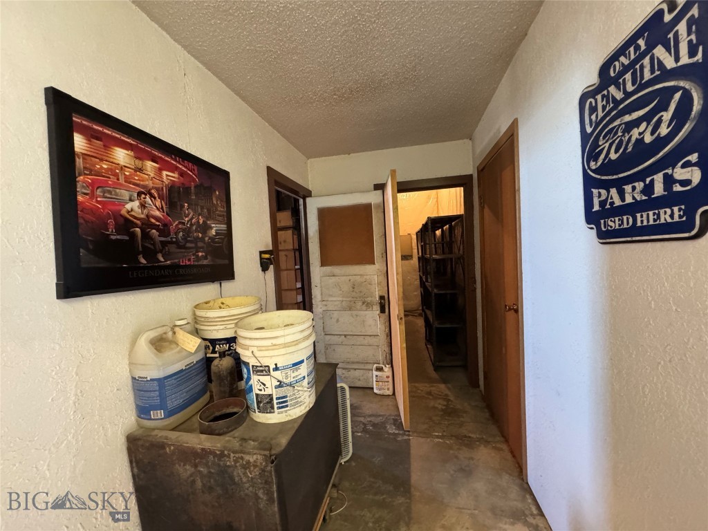 202 Central Avenue N Property Photo 26