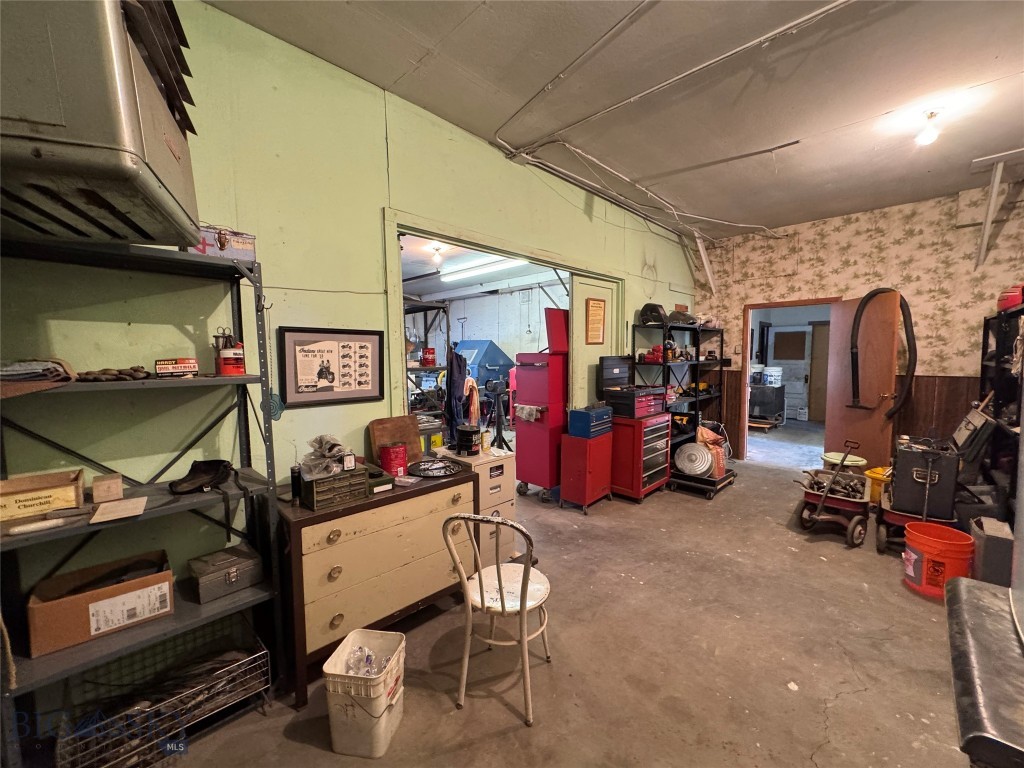 202 Central Avenue N Property Photo 33