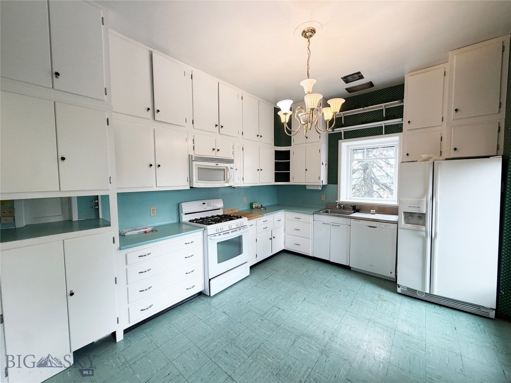 600 W Gold Property Photo 17