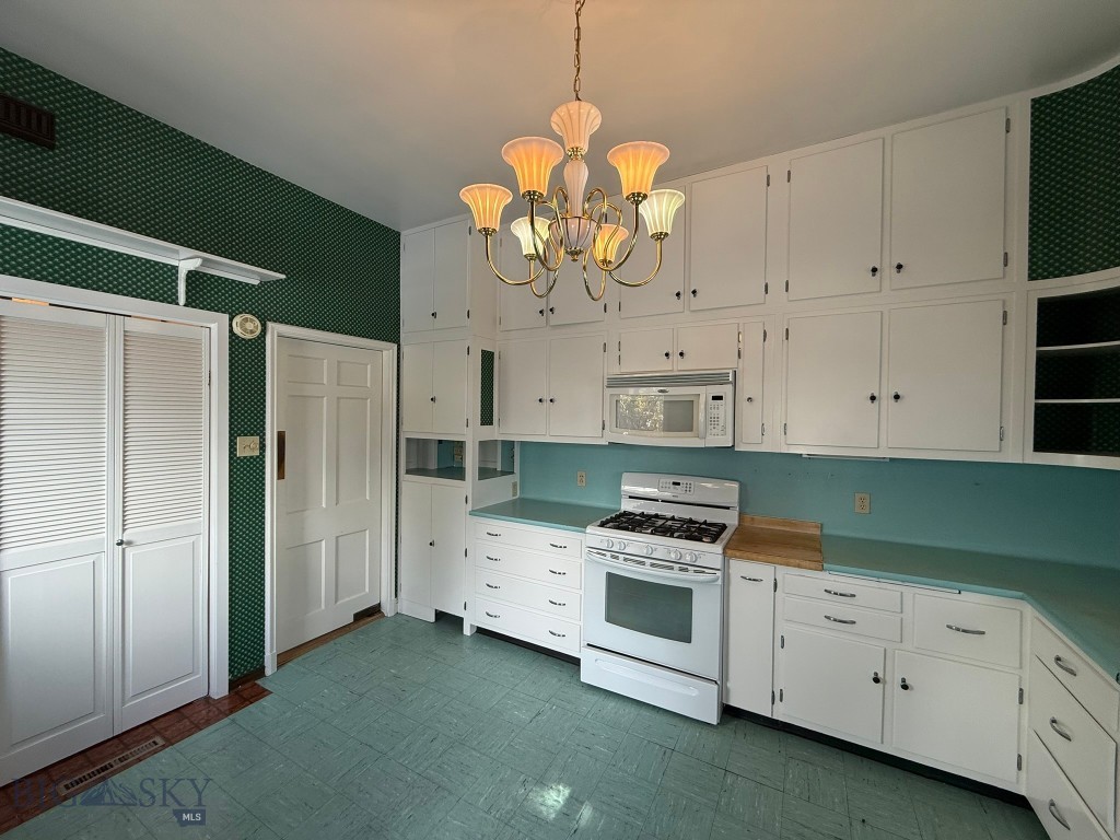 600 W Gold Property Photo 18