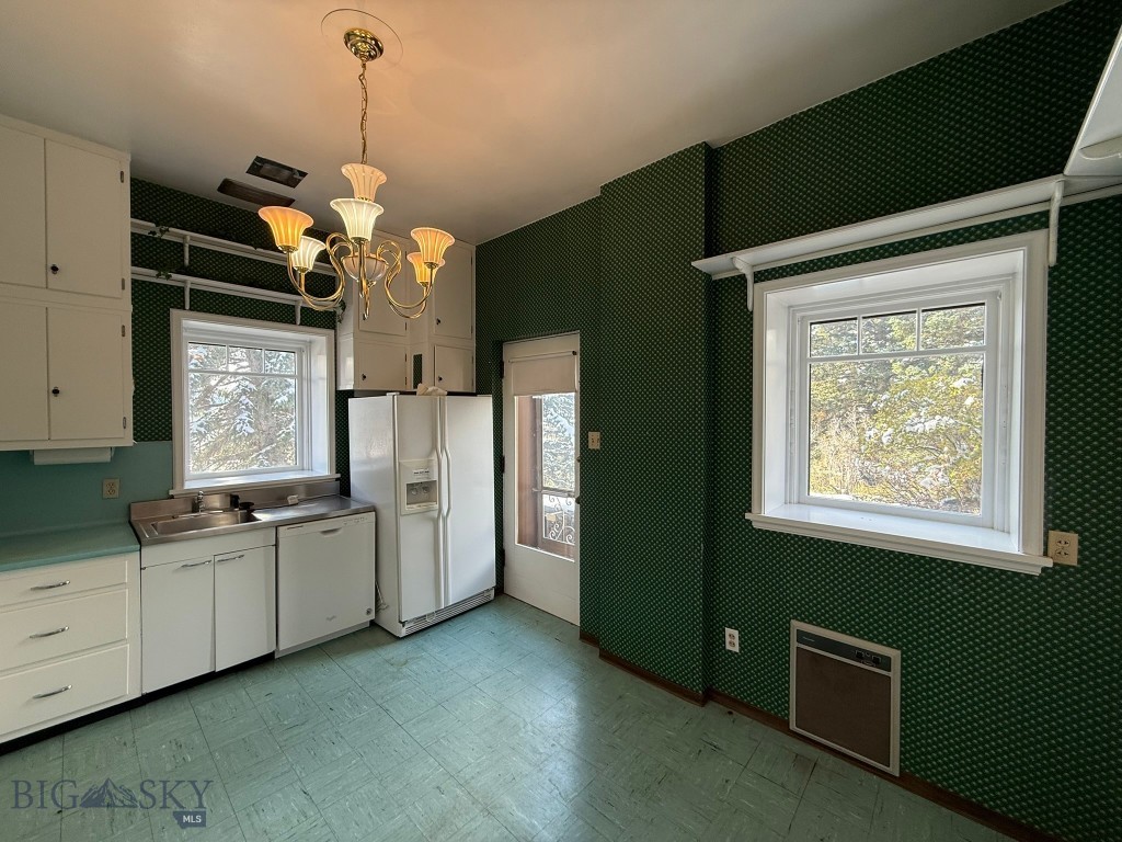 600 W Gold Property Photo 21