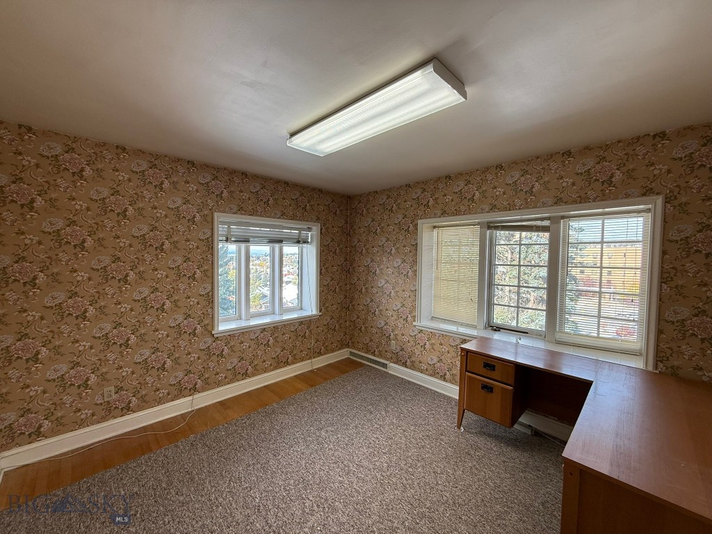 600 W Gold Property Photo 41