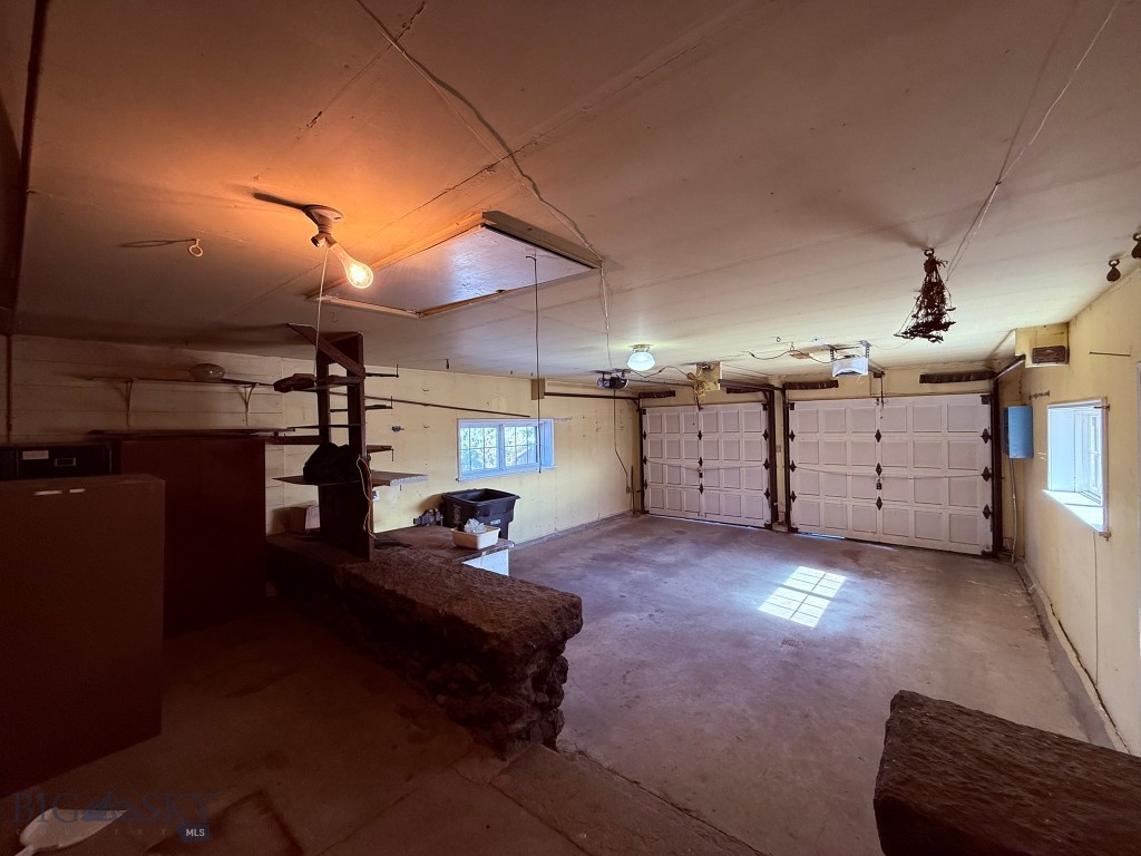 600 W Gold Property Photo 46