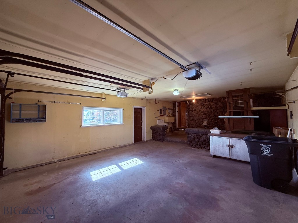 600 W Gold Property Photo 47