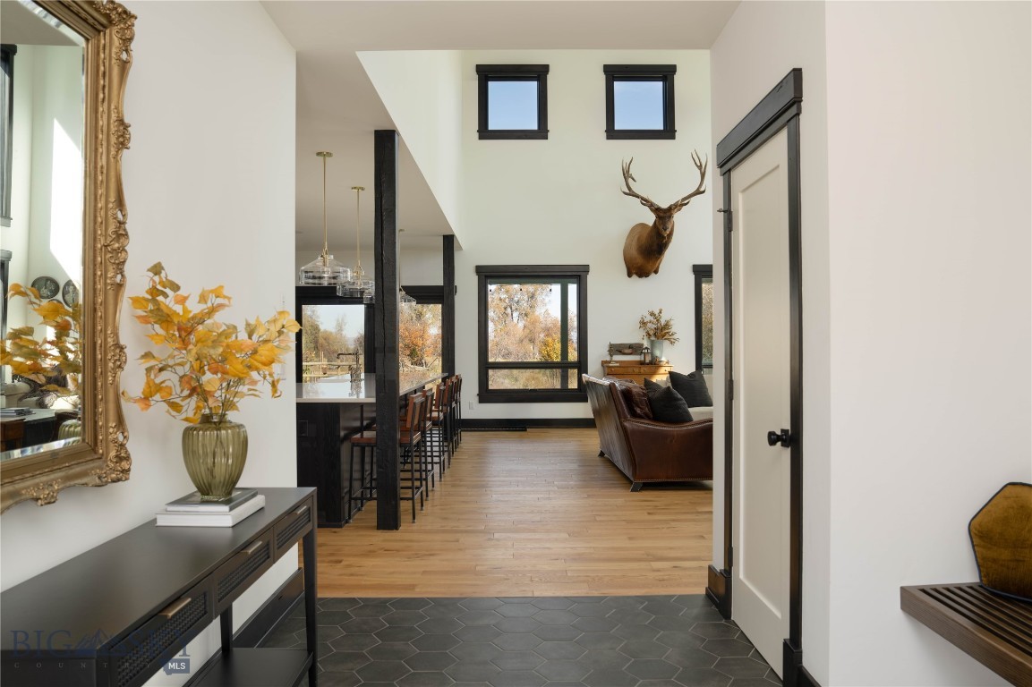 2211 Heeb Road Property Photo 3