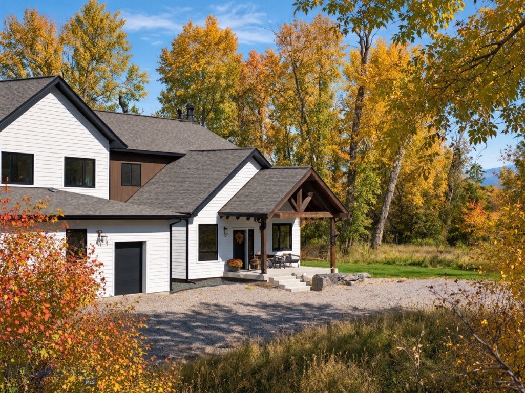 2211 Heeb Road Property Photo 4
