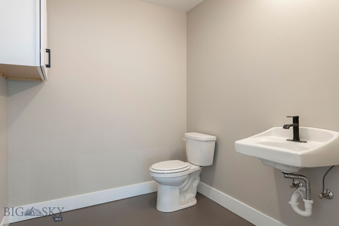 7535 Roughsawn Drive Property Photo 15