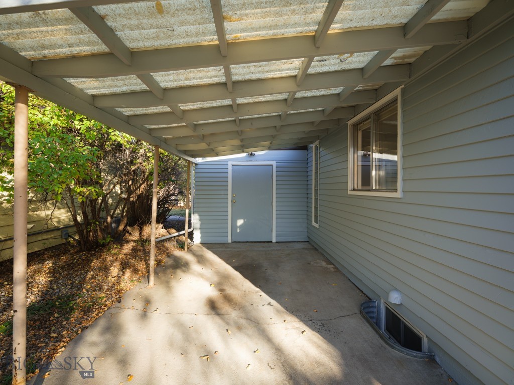 212 S 10th Avenue Property Photo 17