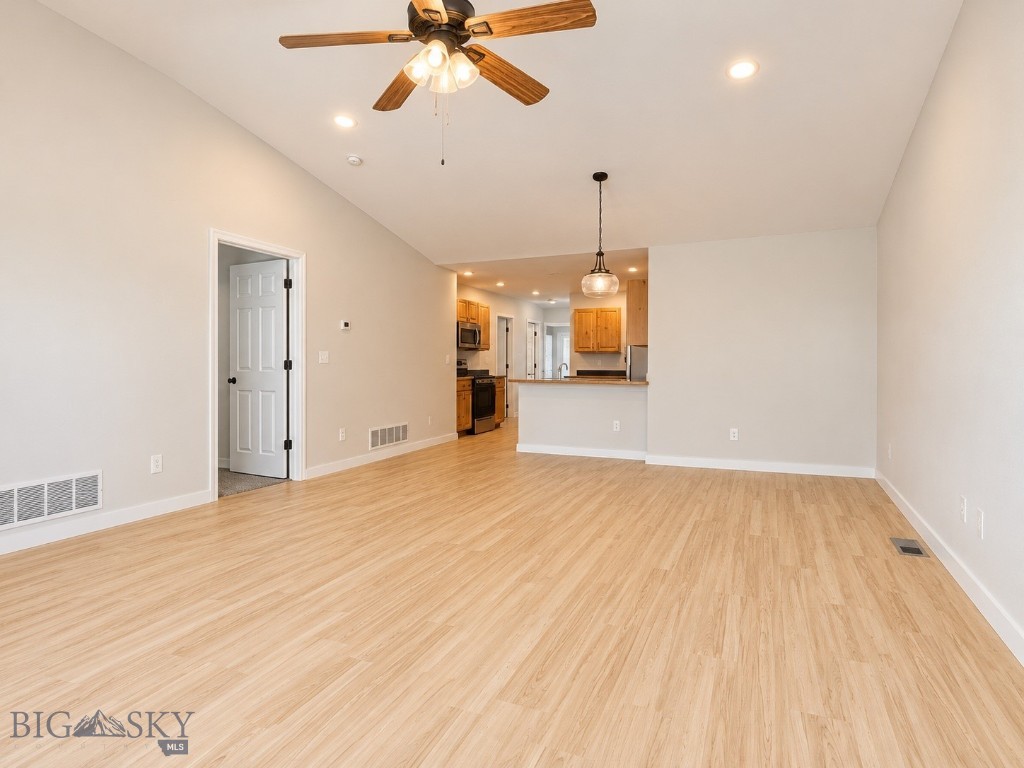 852 Forestglen B Property Photo 8