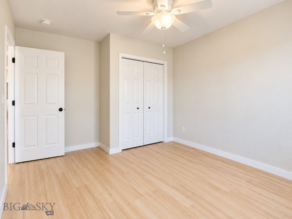 852 Forestglen B Property Photo 14
