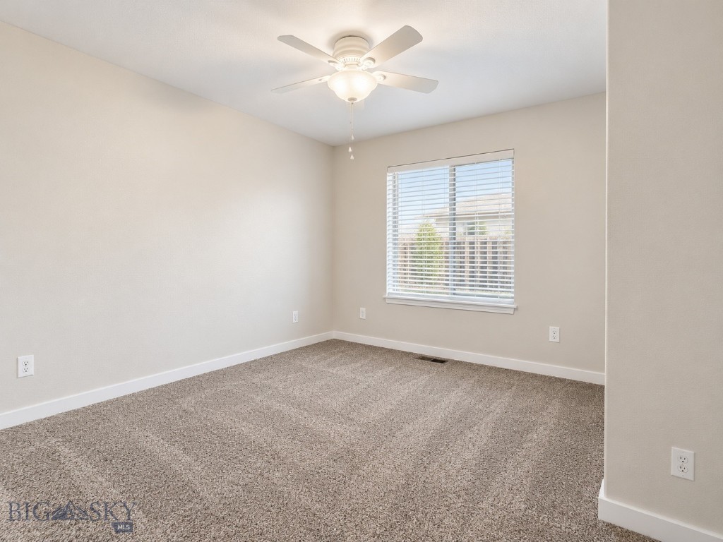 852 Forestglen B Property Photo 15