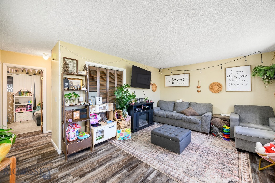 3 33rd Street W Property Photo 3