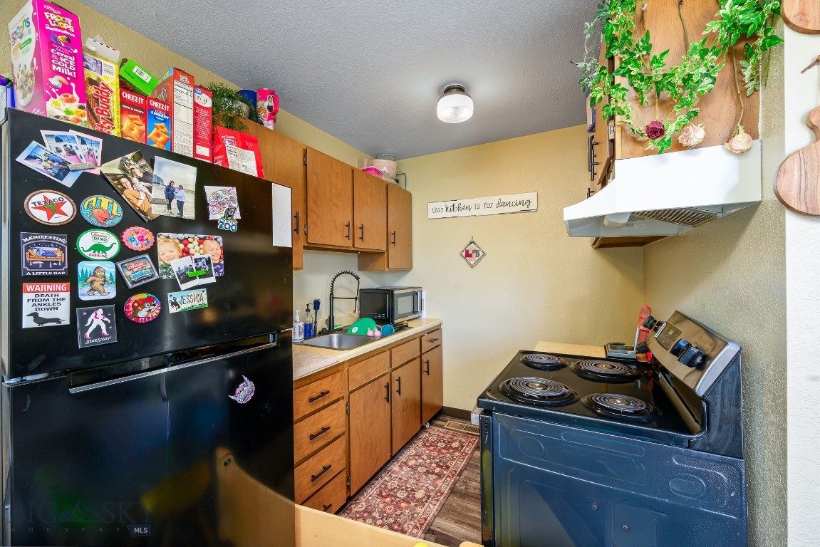 3 33rd Street W Property Photo 4