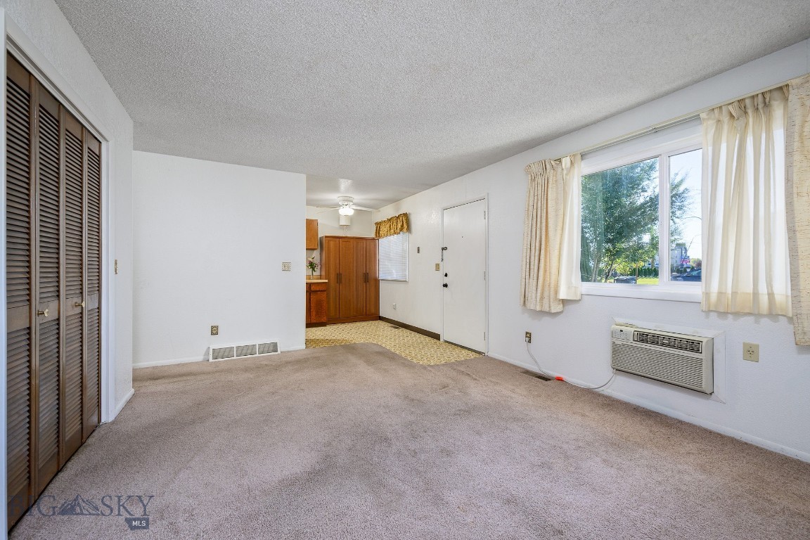 3 33rd Street W Property Photo 7