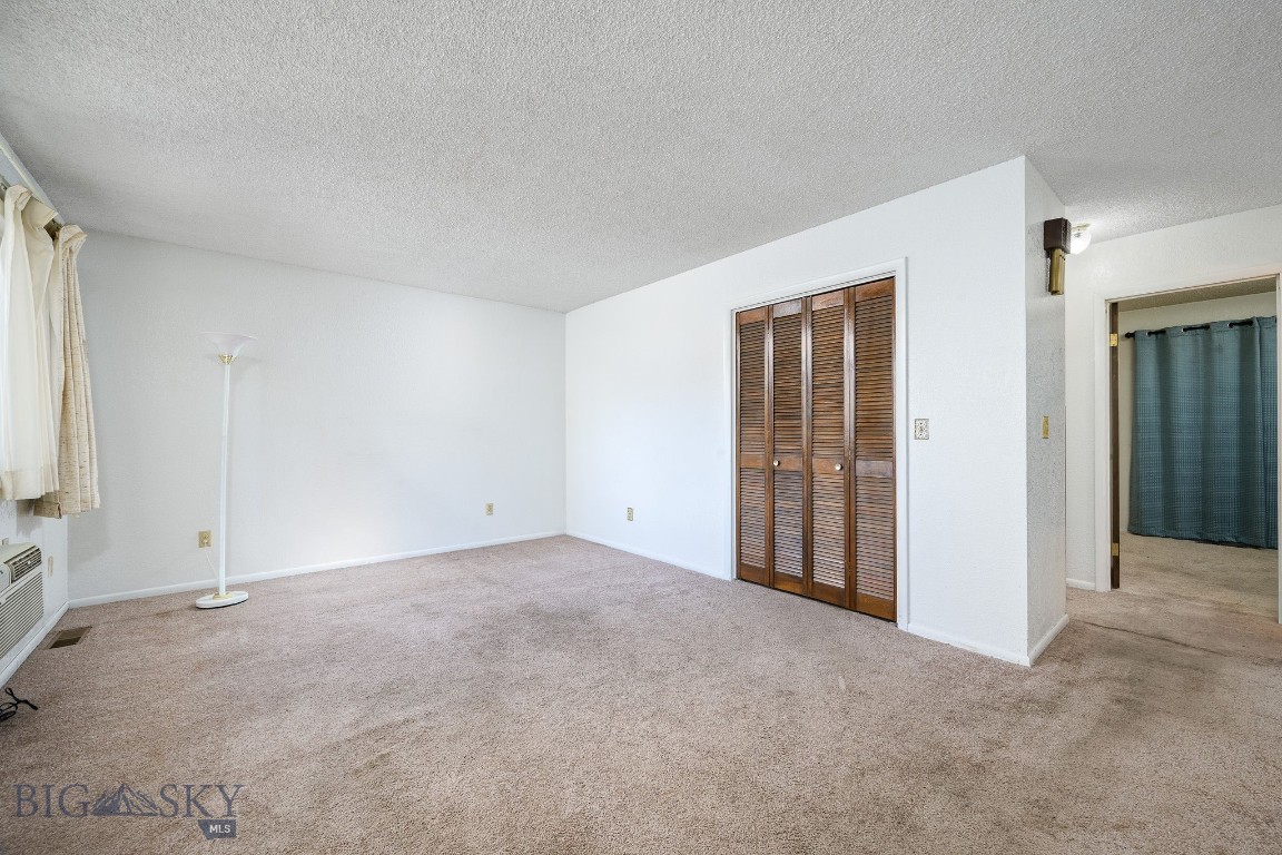 3 33rd Street W Property Photo 8