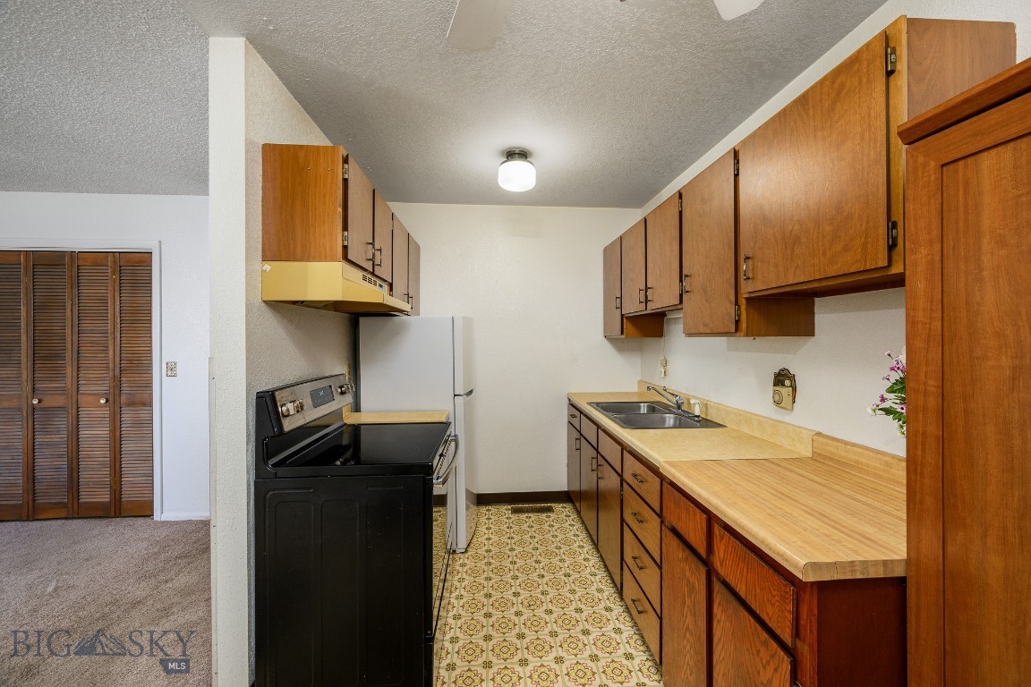 3 33rd Street W Property Photo 9