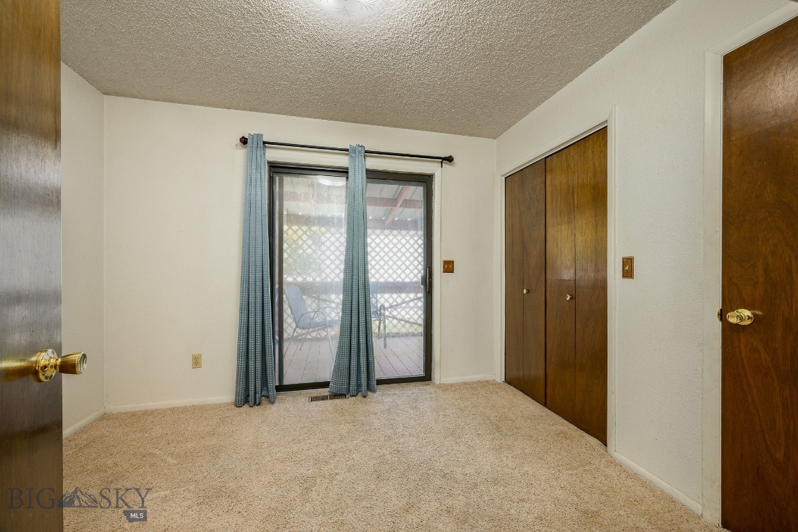 3 33rd Street W Property Photo 11