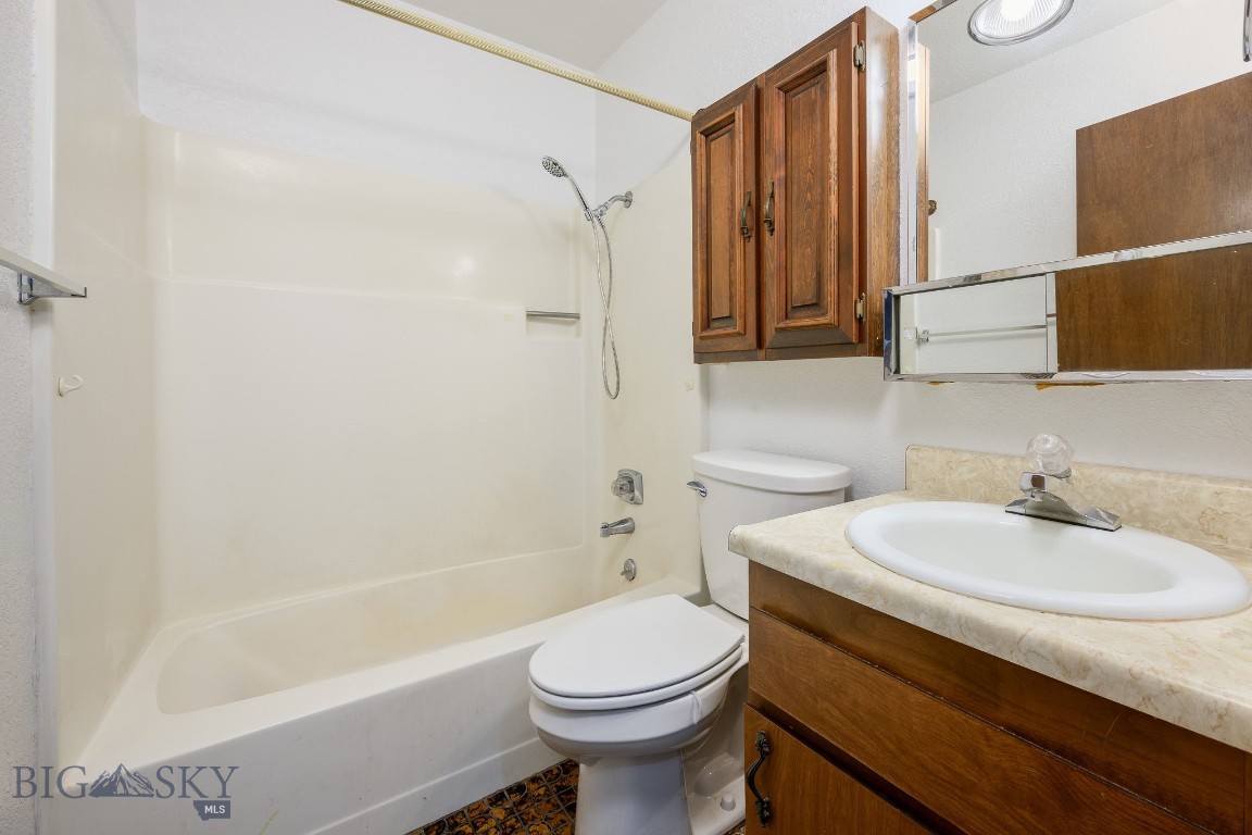 3 33rd Street W Property Photo 12