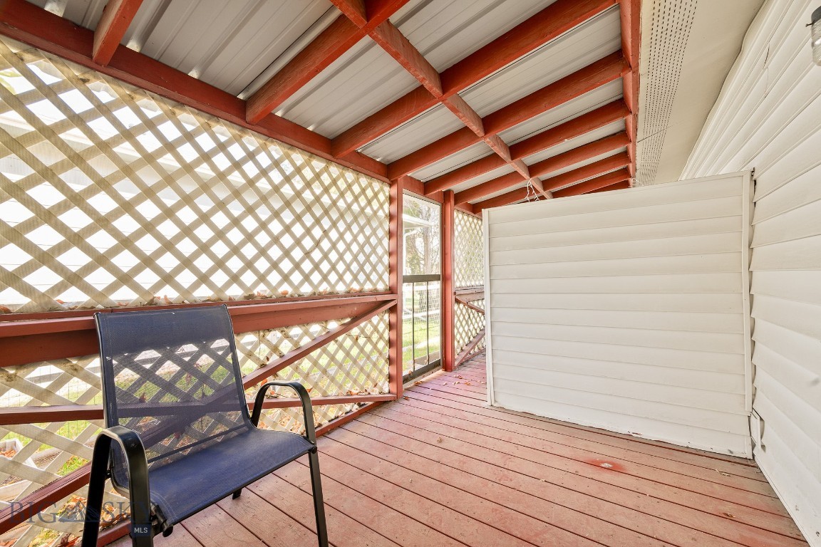 3 33rd Street W Property Photo 13