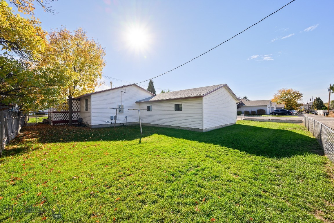 3 33rd Street W Property Photo 14