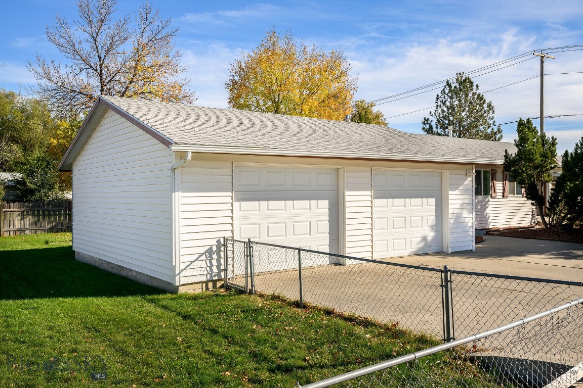 3 33rd Street W Property Photo 17