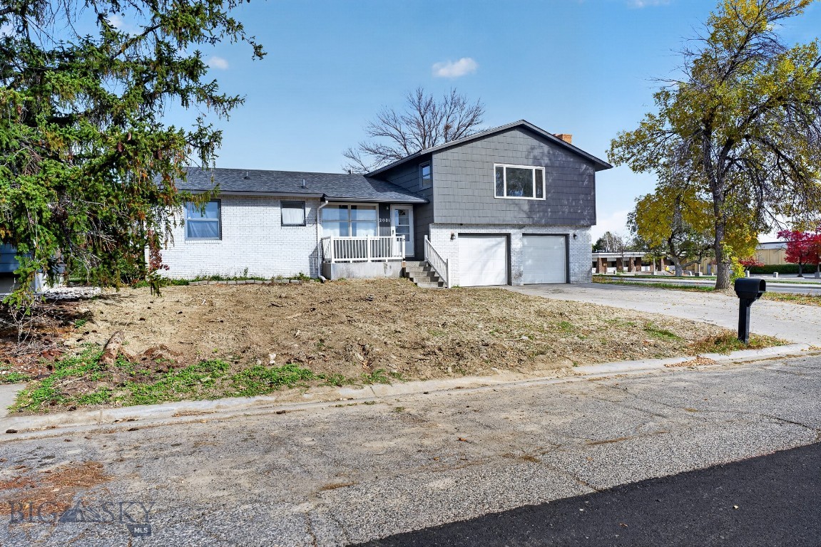 2001 Canyon Drive Property Photo 1