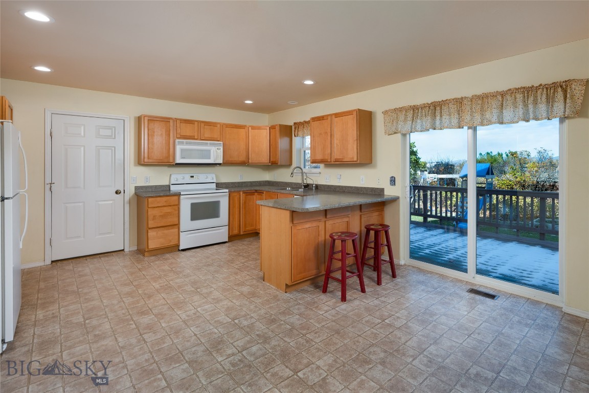 821 N River Rock Property Photo 6