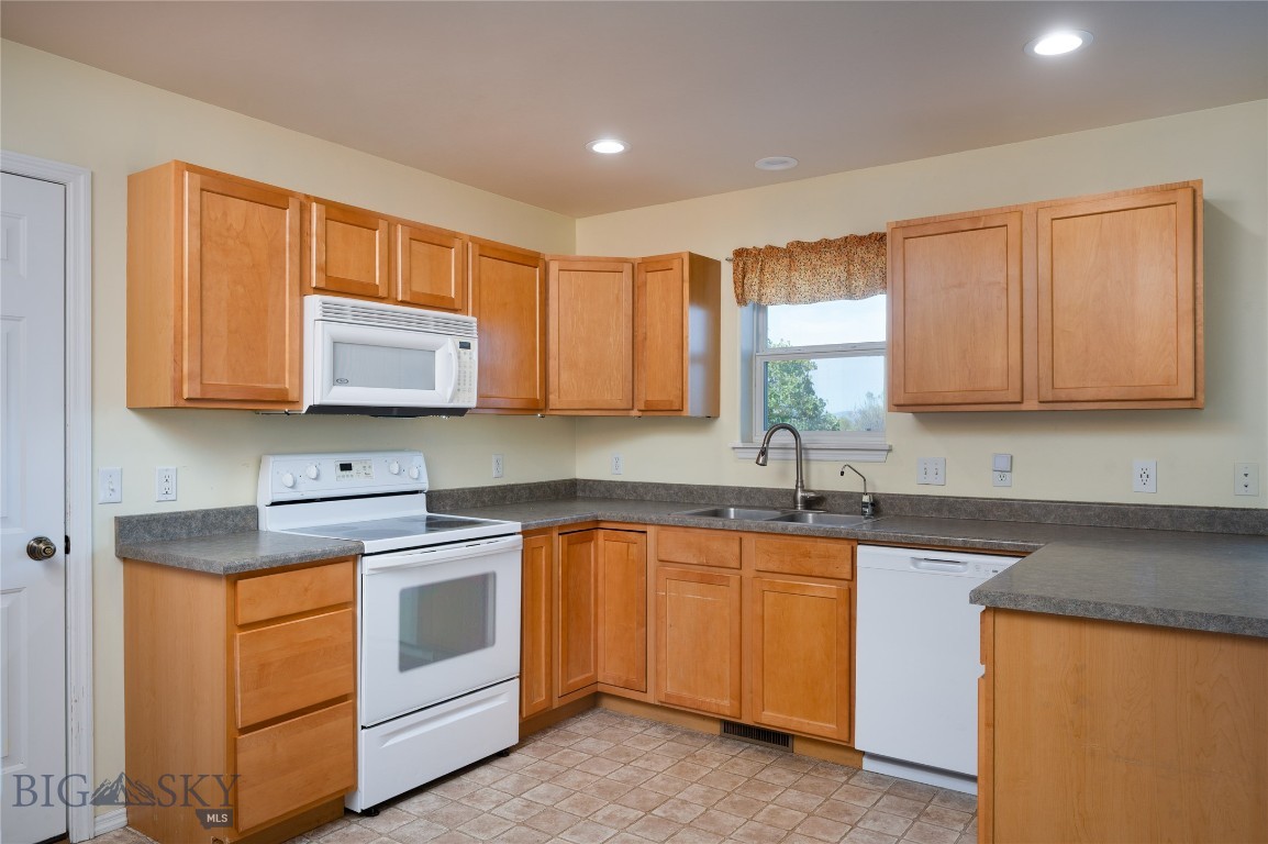 821 N River Rock Property Photo 7
