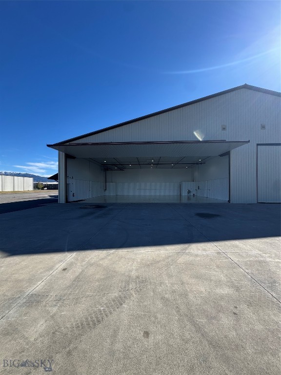 Eu 2 Gallatin Field Airport Property Photo 2