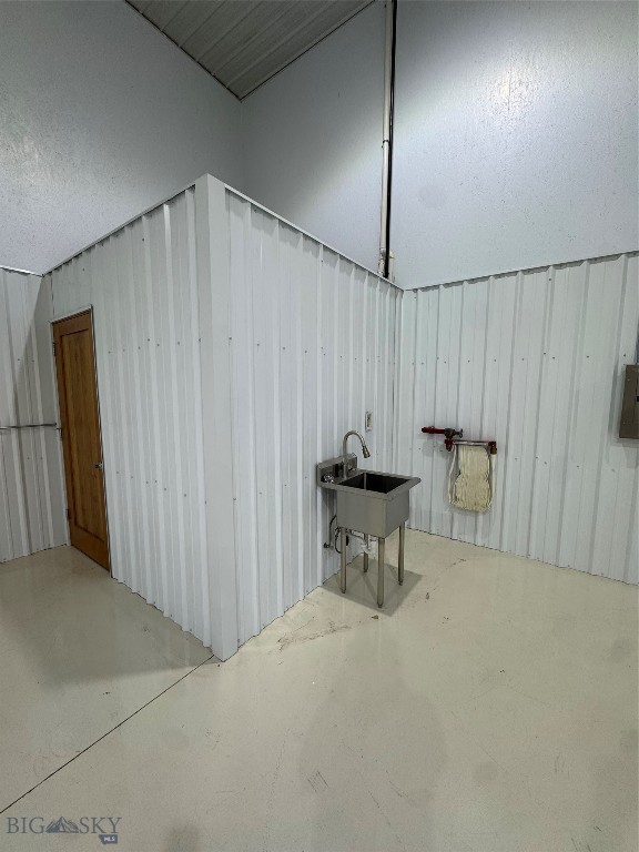 Eu 2 Gallatin Field Airport Property Photo 8