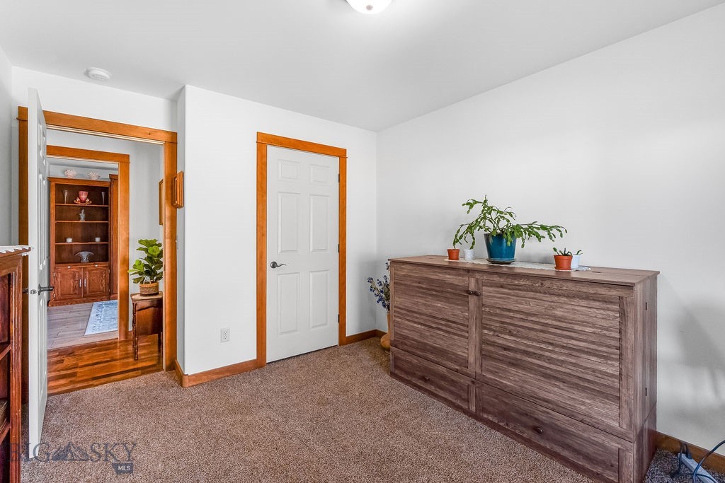 616 W Adams Street Property Photo 17