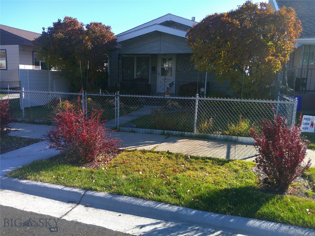 413 Spruce Street Property Photo 3
