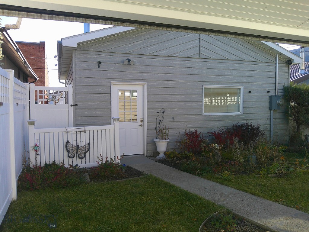 413 Spruce Street Property Photo 4