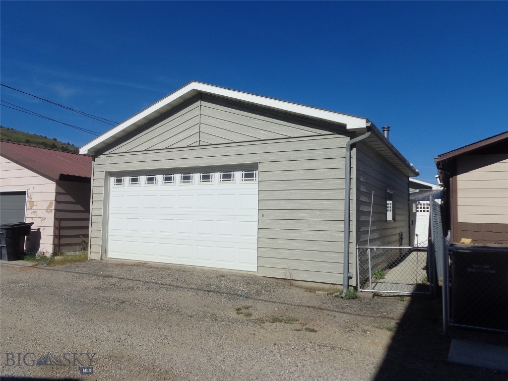 413 Spruce Street Property Photo 6