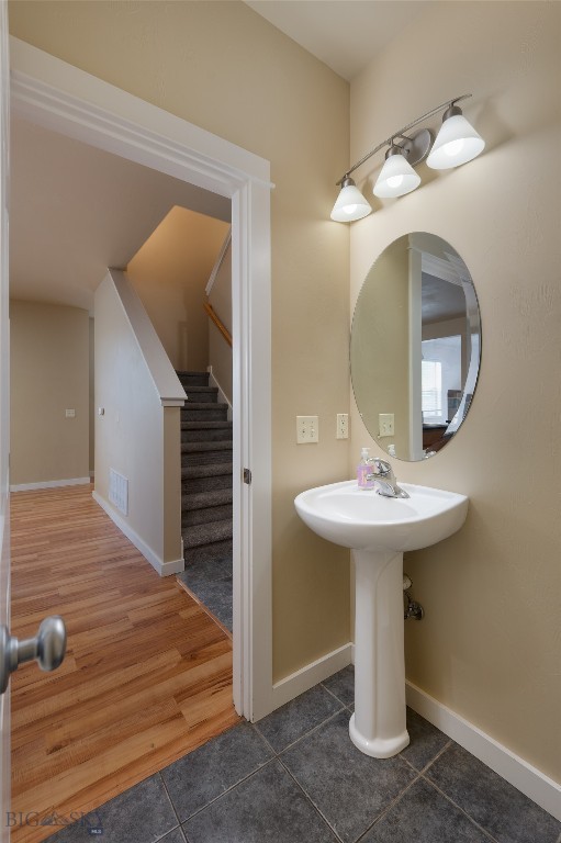 712 Forestglen Drive B Property Photo 16