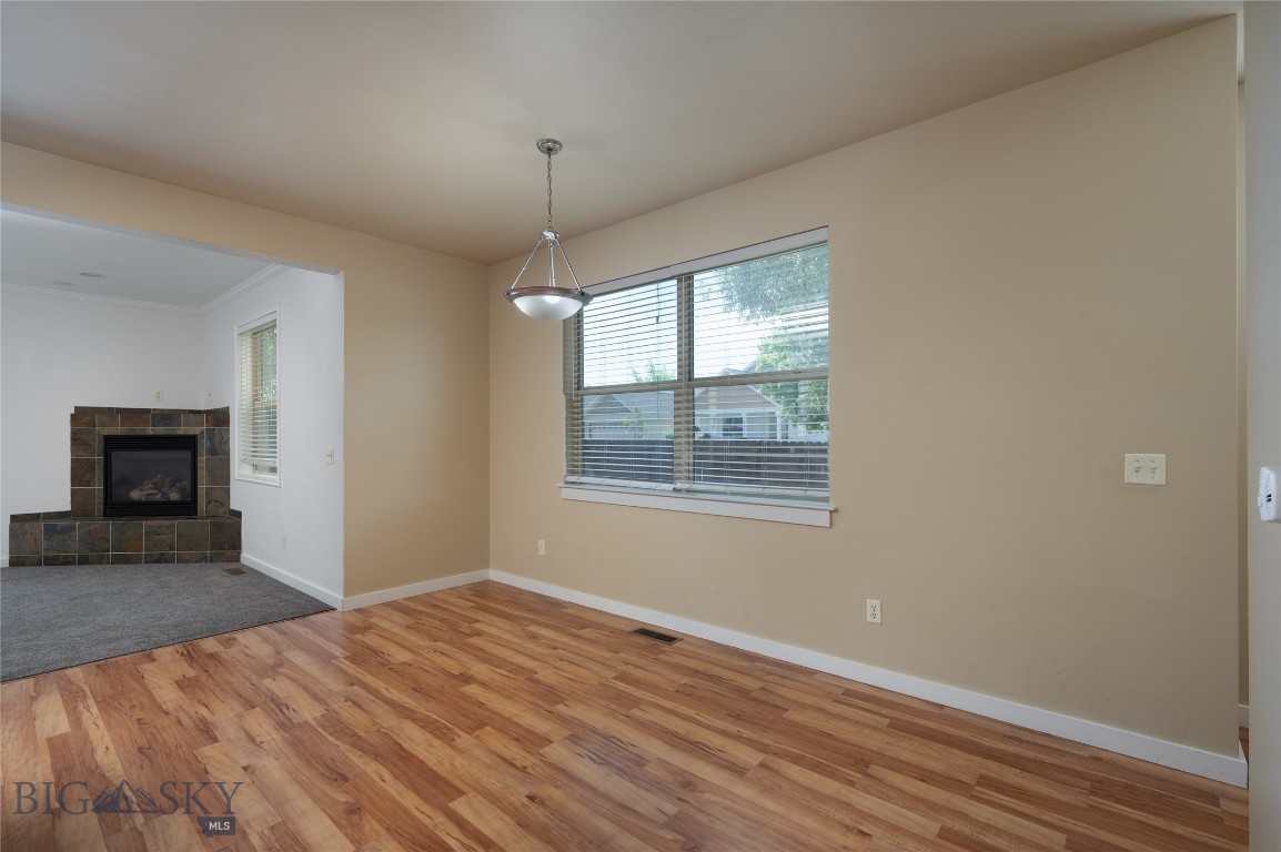 712 Forestglen Drive B Property Photo 17
