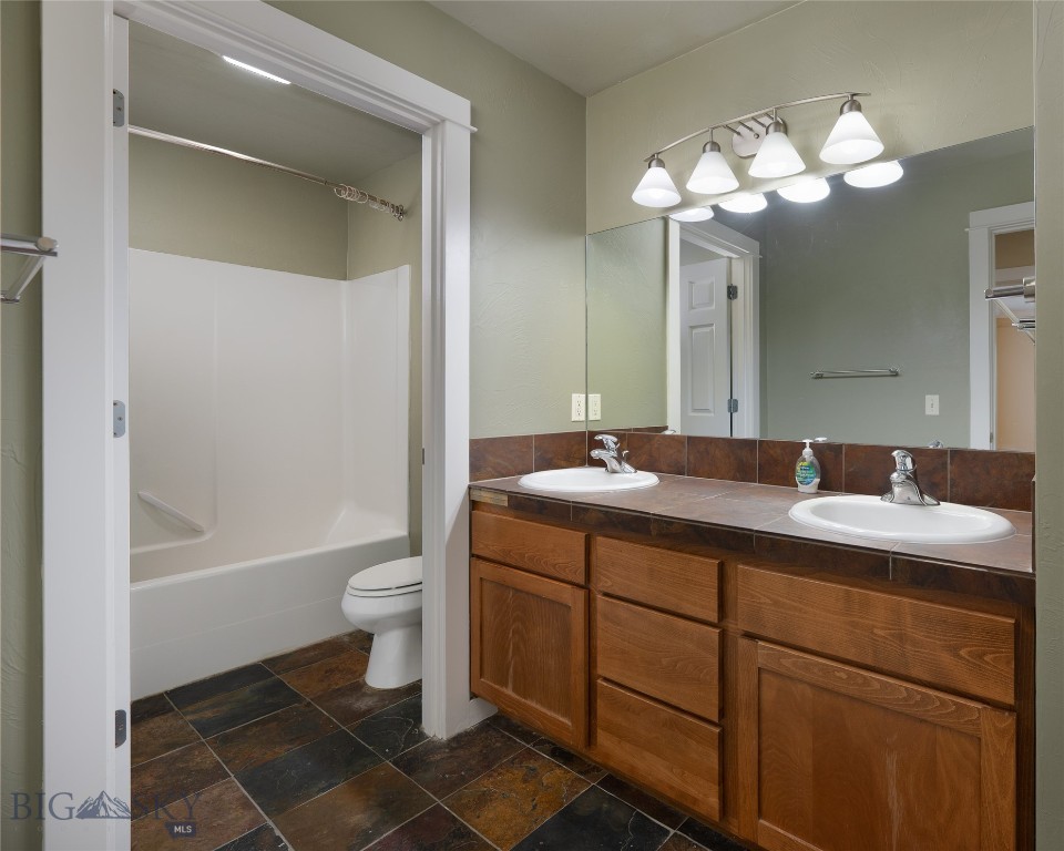 712 Forestglen Drive B Property Photo 31