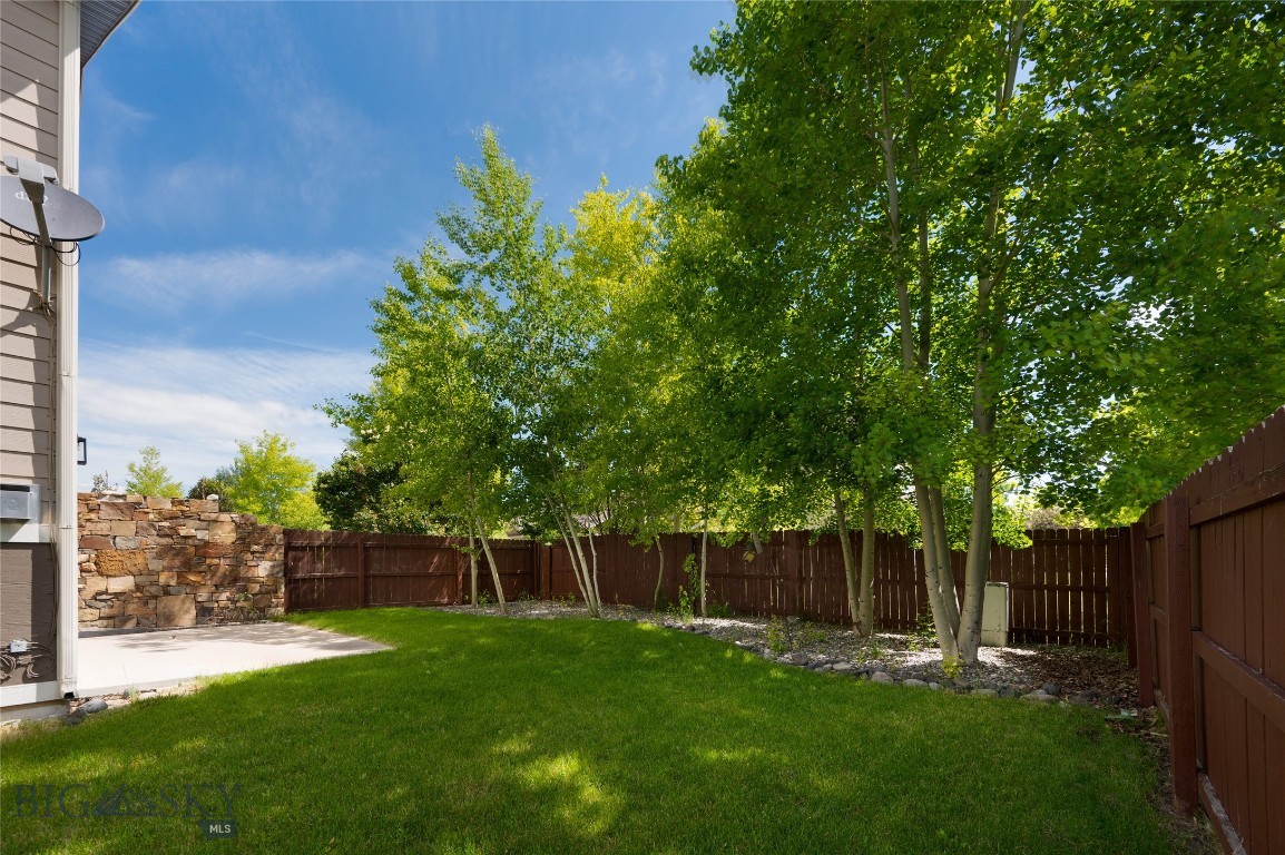 712 Forestglen Drive B Property Photo 35