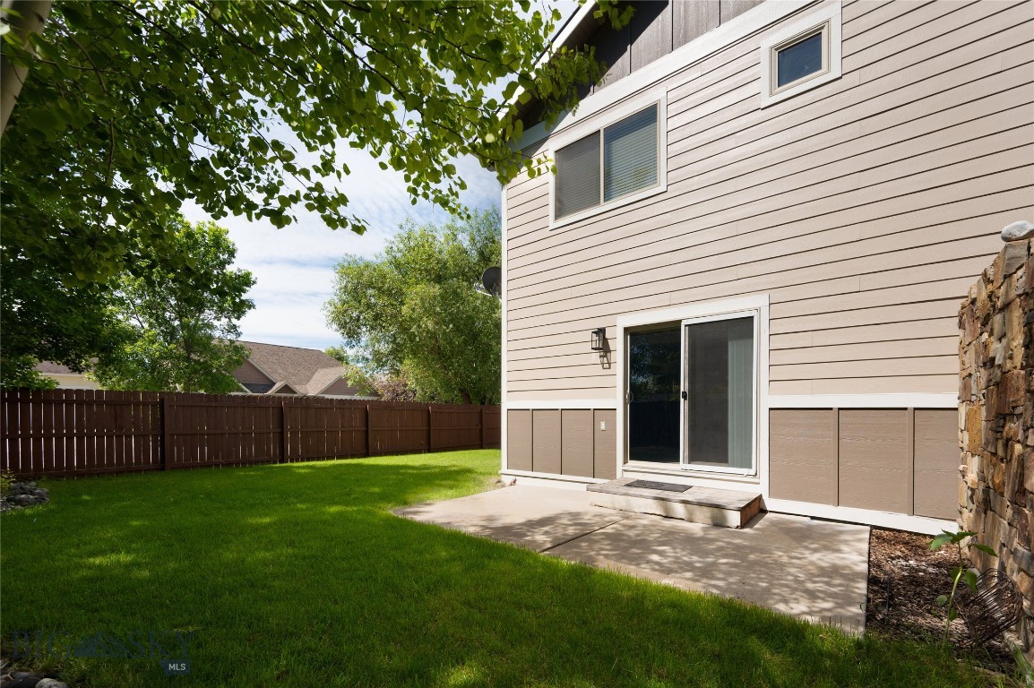 712 Forestglen Drive B Property Photo 37
