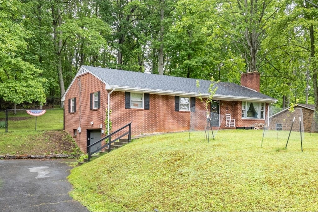 809 Hickory Lane Property Photo 3
