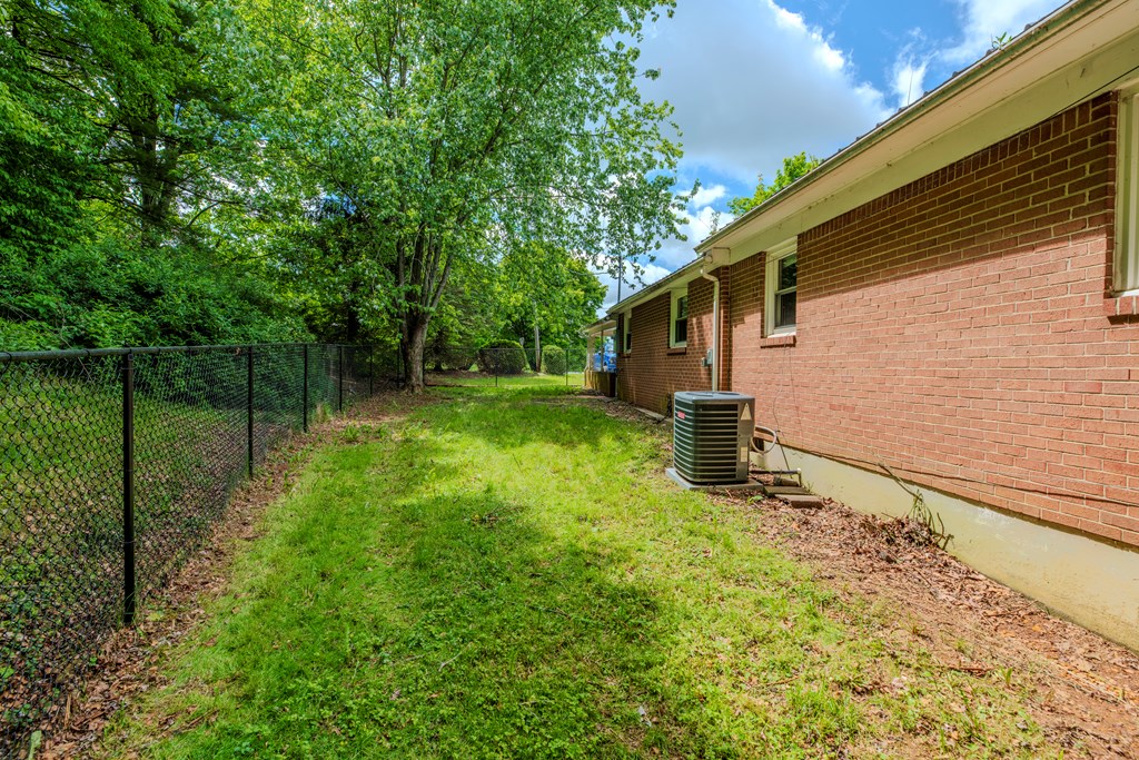 11 Chantilly Property Photo 8