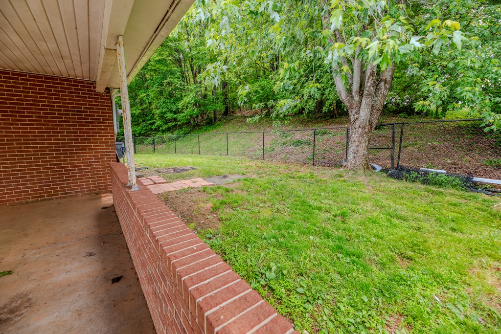 11 Chantilly Property Photo 12